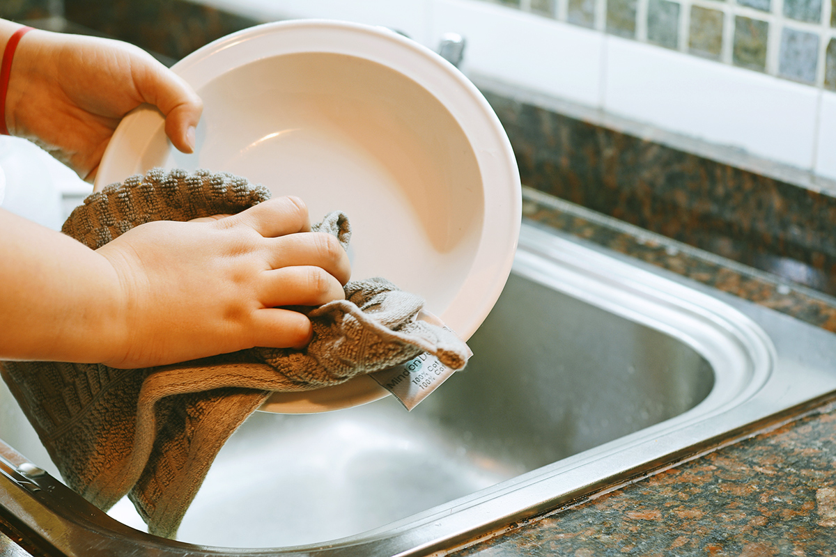 A Simple Way To Restore Scratched Dinner Plates